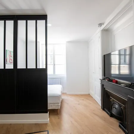 L'arty - Tres Joli Moderne Place Valmy