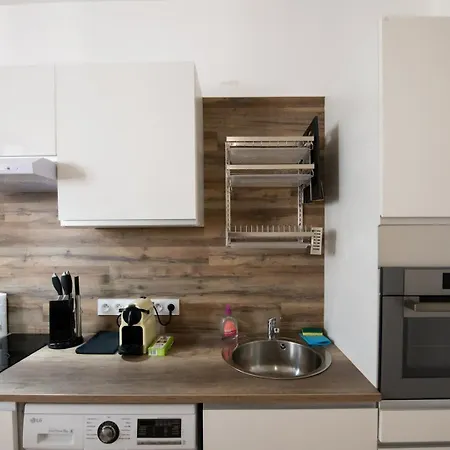 L'arty - Tres Joli Moderne Place Valmy Apartment *