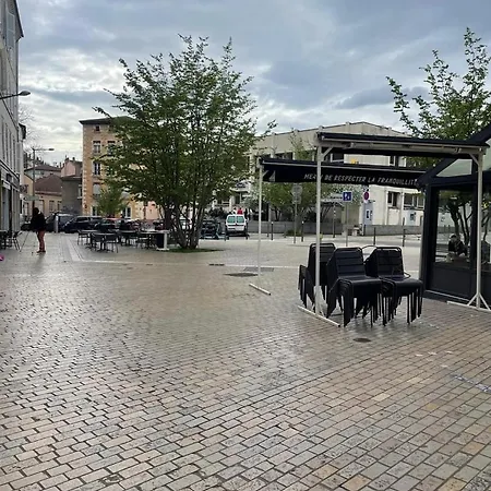 L'arty - Tres Joli Moderne Place Valmy *