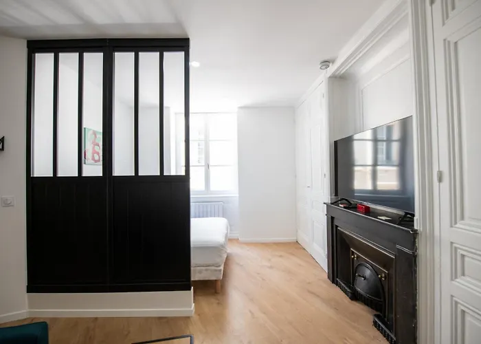 L'arty - Tres Joli Moderne Place Valmy